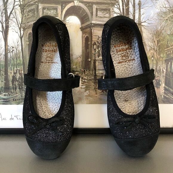 Girls’ Glitter Mary Janes (EUC)